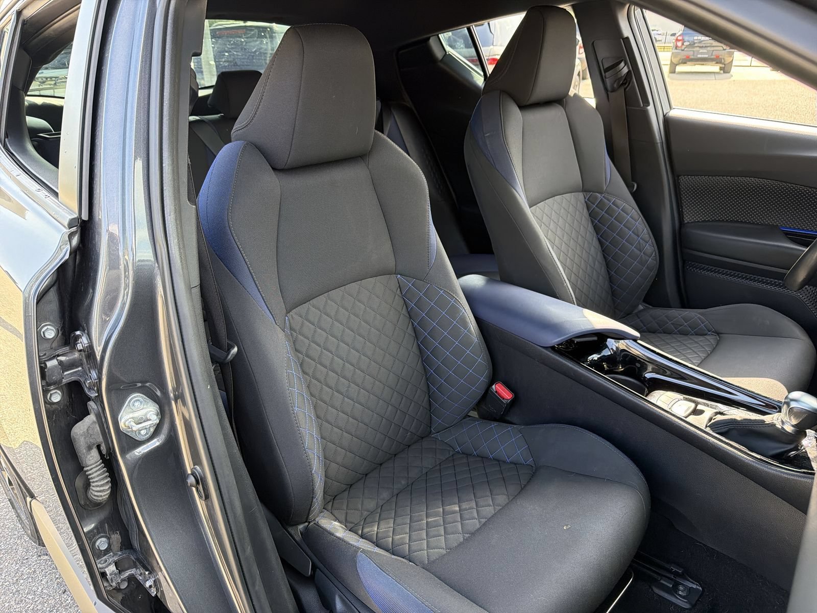 Used 2022 Toyota C-HR XLE FWD image 21