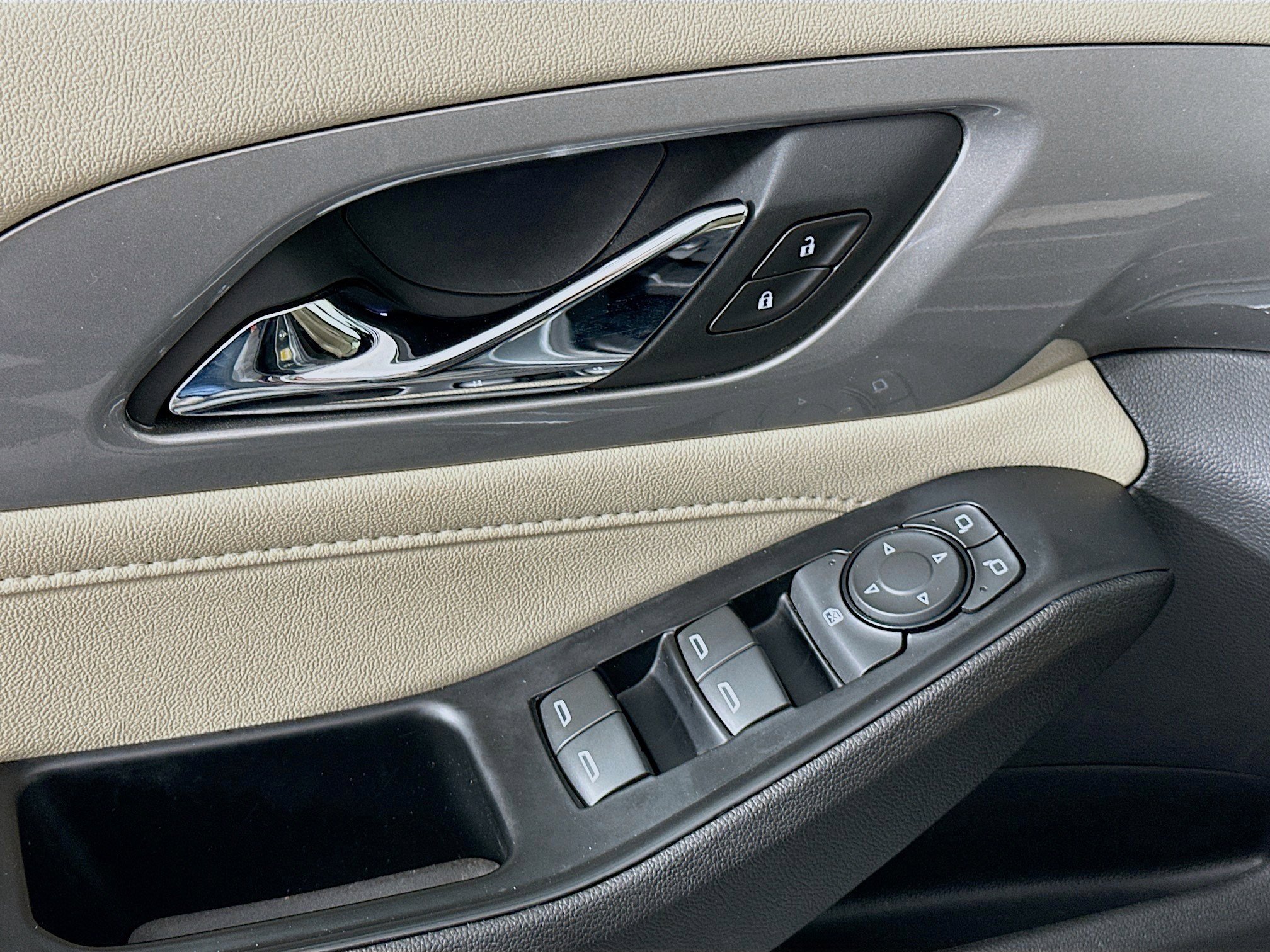 Used 2023 Chevrolet Traverse LS w/ Safety Package image 15