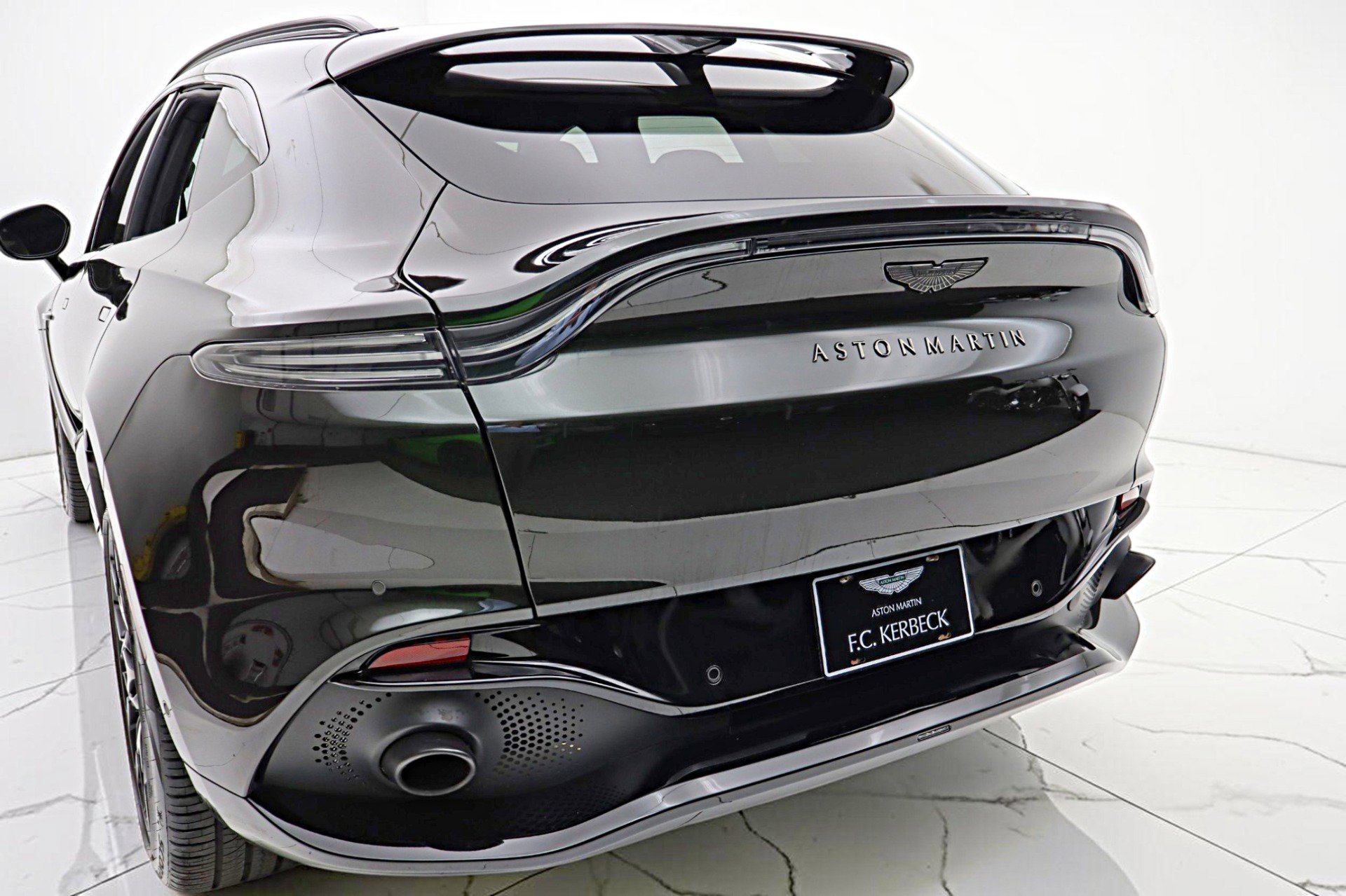 Used 2021 Aston Martin DBX AWD/4WD image 13