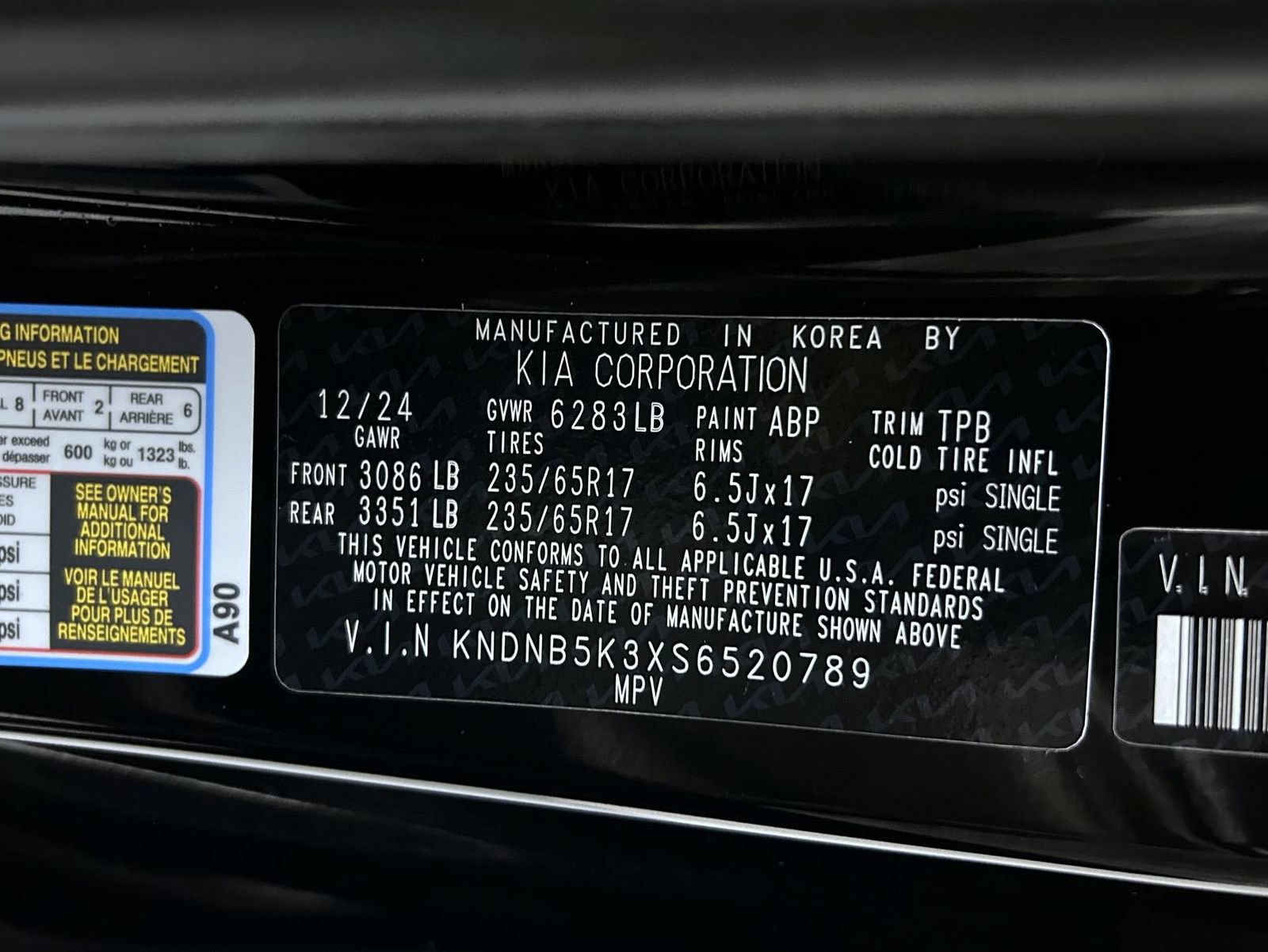 Used 2025 Kia Carnival FWD image 24