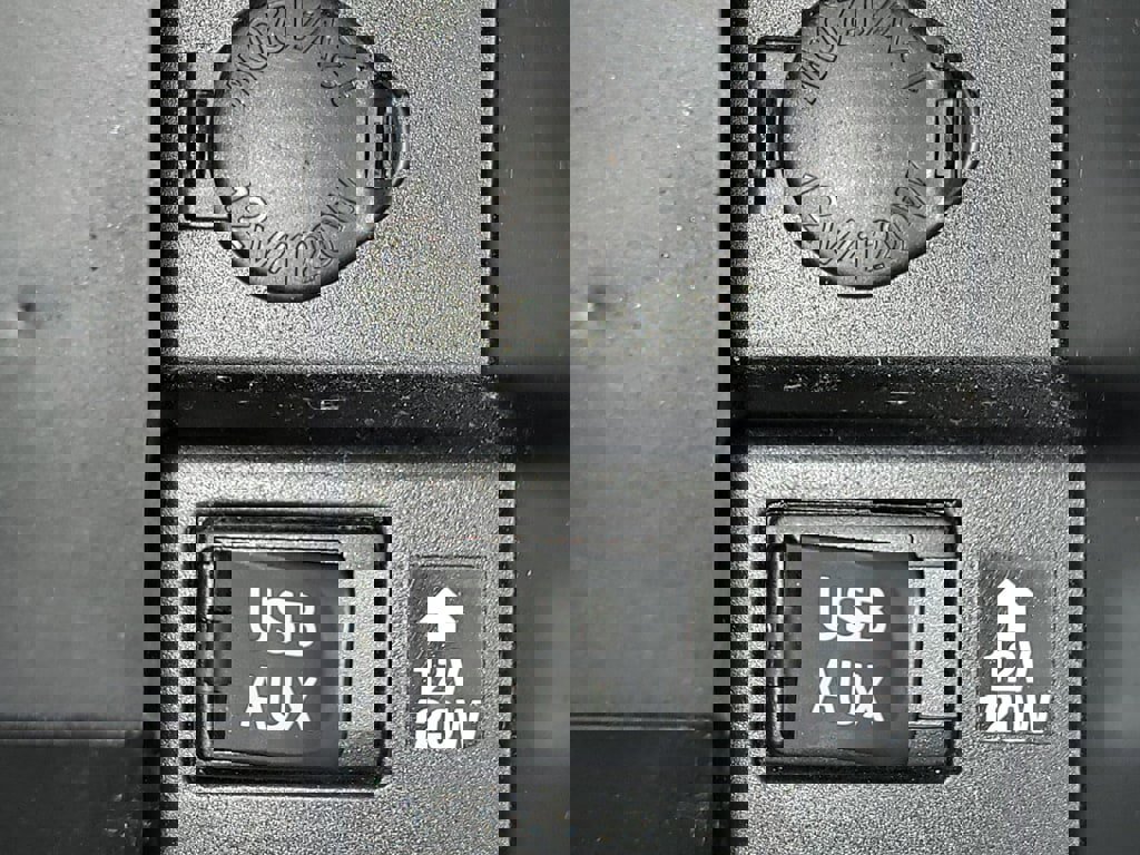 Used 2014 Toyota Camry SE FWD image 23