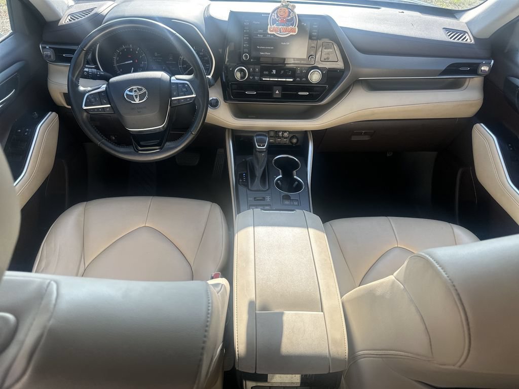 Used 2020 Toyota Highlander XLE AWD/4WD image 22