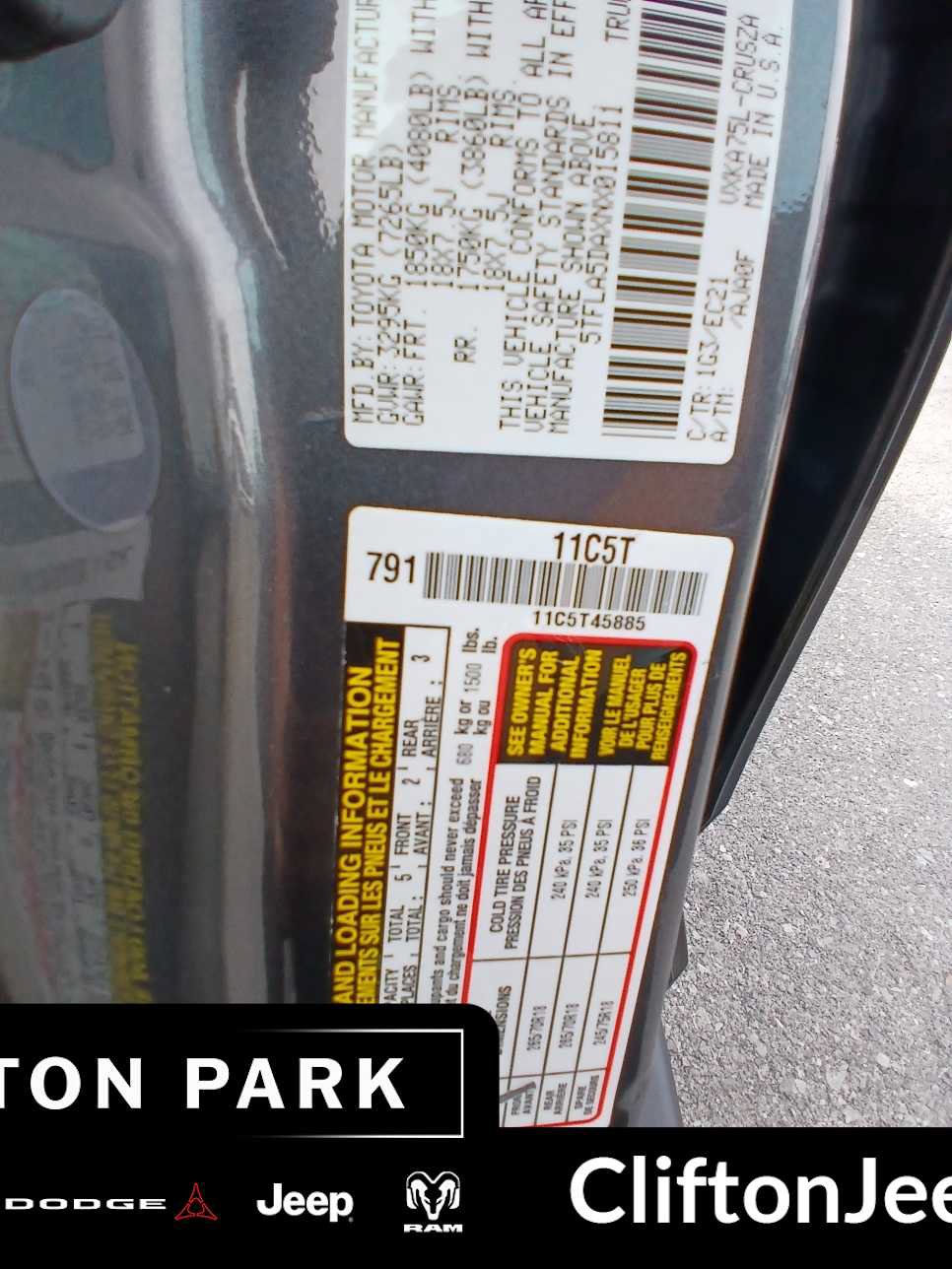 Used 2022 Toyota Tundra SR5 w/ SR5 Premium Package AWD/4WD image 25
