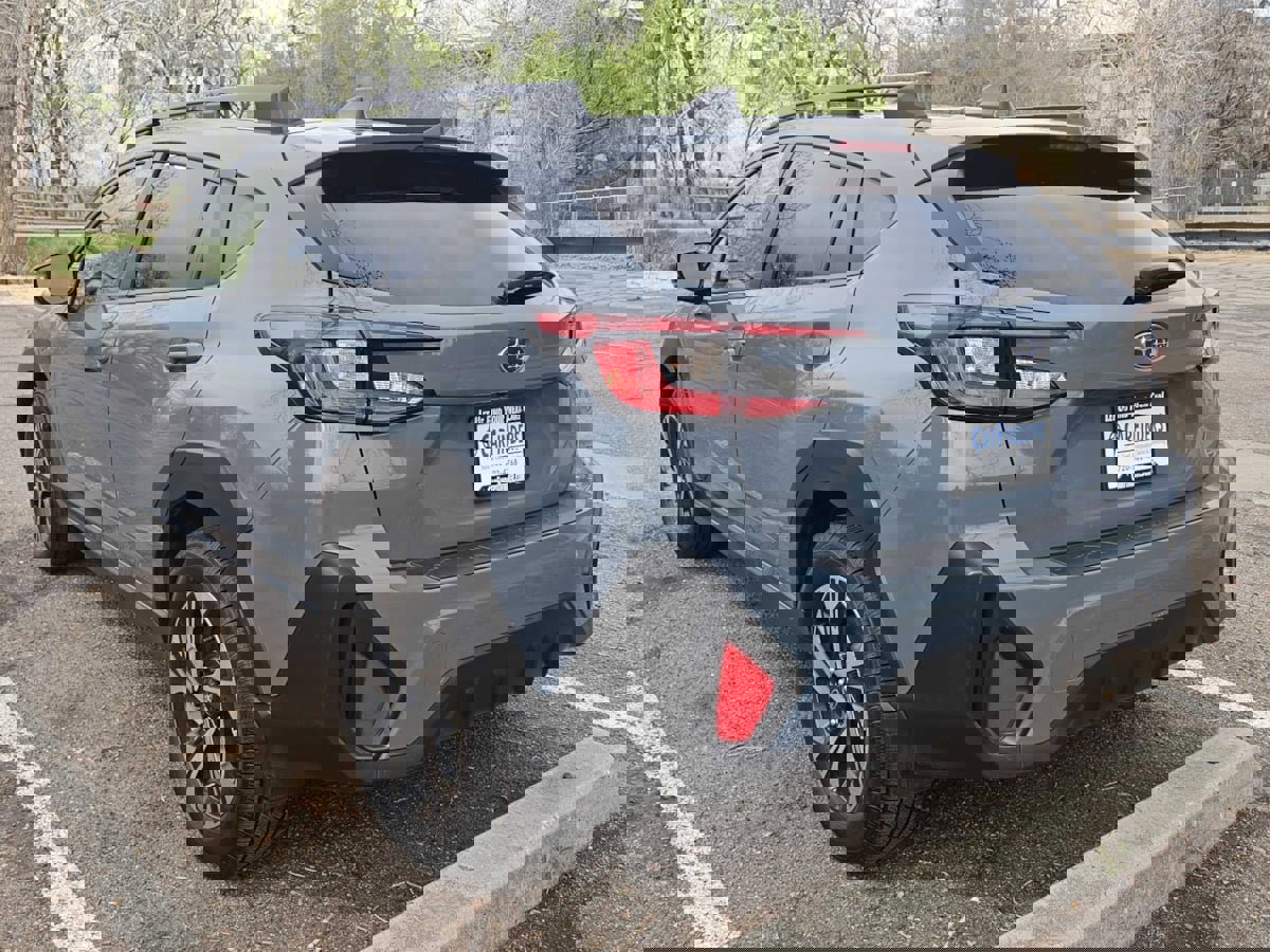 Used 2024 Subaru Crosstrek 2.0i Premium image 3