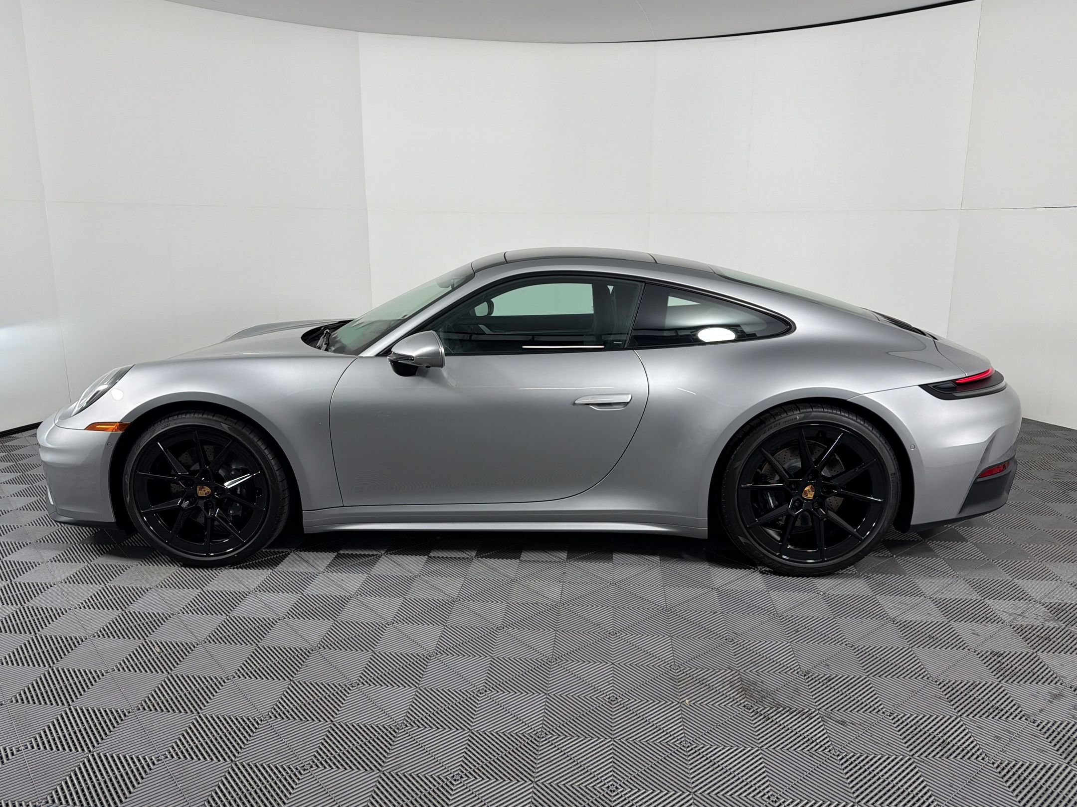 New 2026 Porsche 911 Carrera RWD image 2
