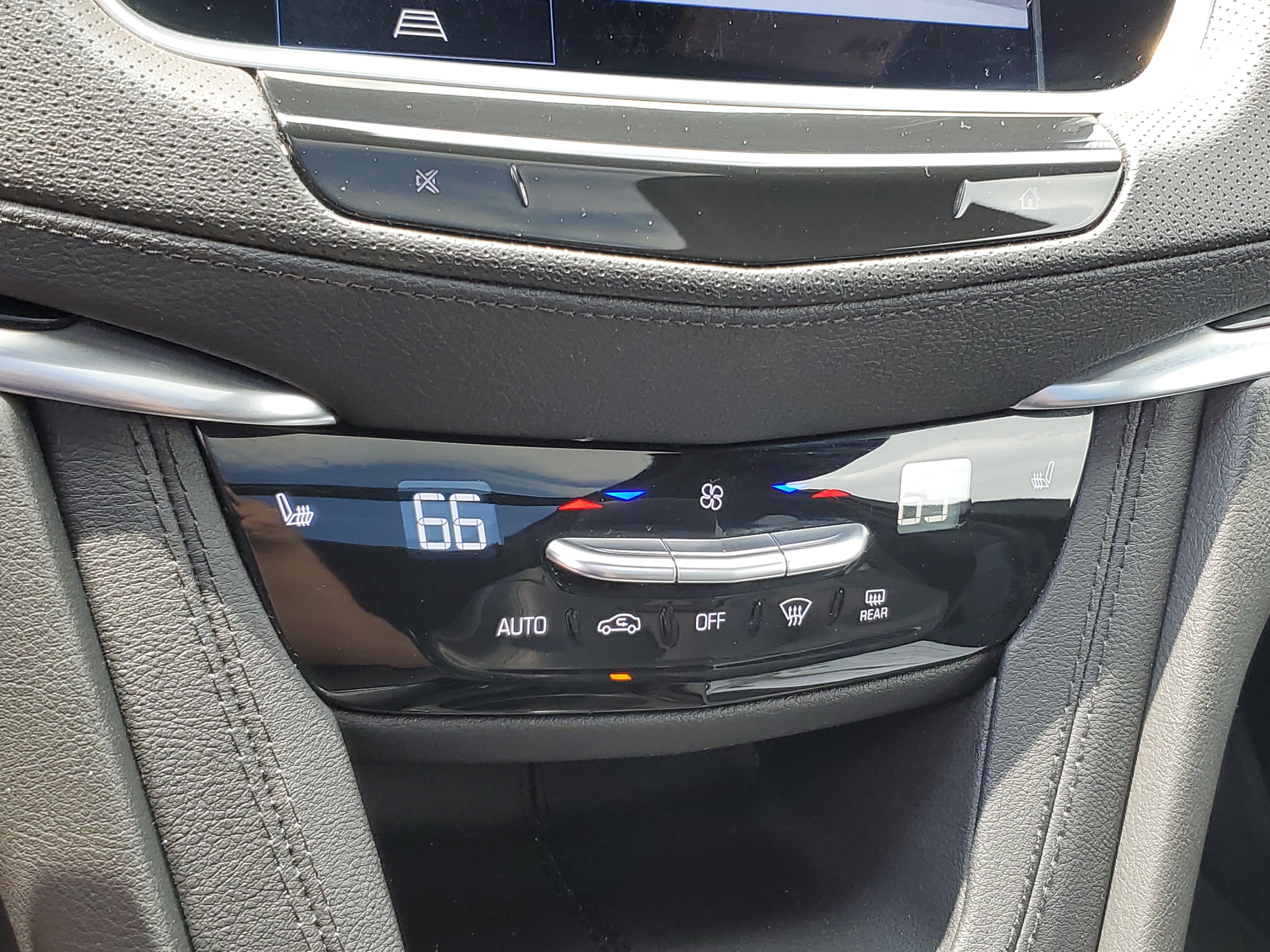 Used 2024 Cadillac XT6 Luxury w/ LPO, Floor Liner Package AWD/4WD image 28