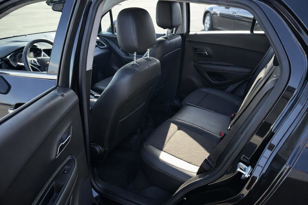 Used 2020 Chevrolet Trax LT w/ LT Convenience Package image 5