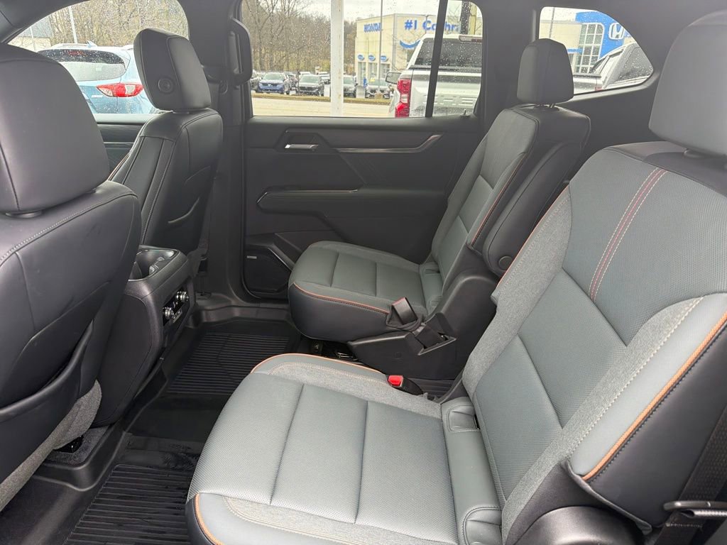Used 2024 GMC Acadia AT4 image 23