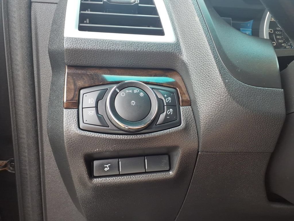 Used 2015 Ford Explorer Limited w/ Equipment Group 301A AWD/4WD image 13