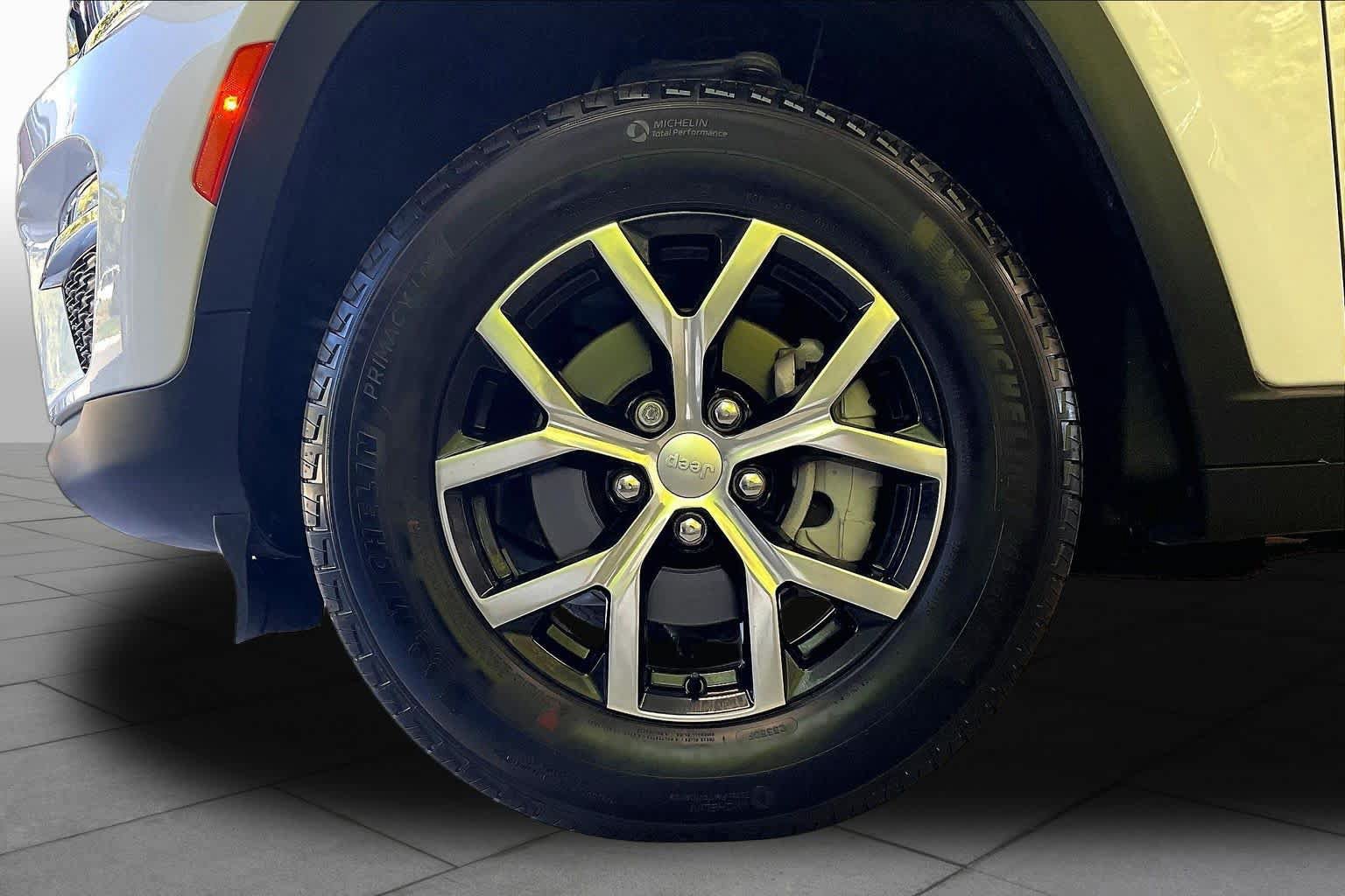 Used 2025 Jeep Grand Cherokee Limited AWD/4WD image 10