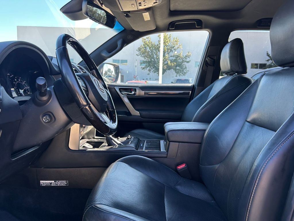 Used 2021 Lexus GX 460 Luxury w/ Sport Design Package AWD/4WD image 12