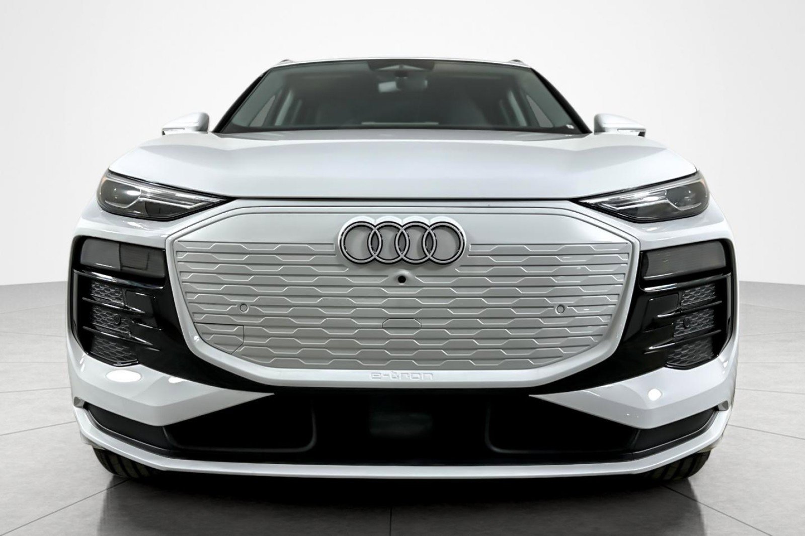 New 2025 Audi Q6 e-tron Premium image 8
