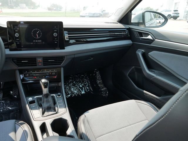 New 2025 Volkswagen Jetta SE FWD image 10