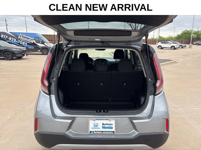 Used 2025 Kia Soul LX w/ LX Technology Package FWD image 16