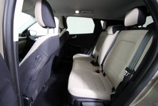 Used 2021 Ford Escape SE image 16