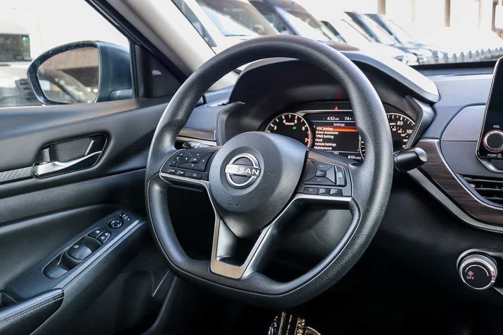 Used 2024 Nissan Altima 2.5 SV FWD image 17