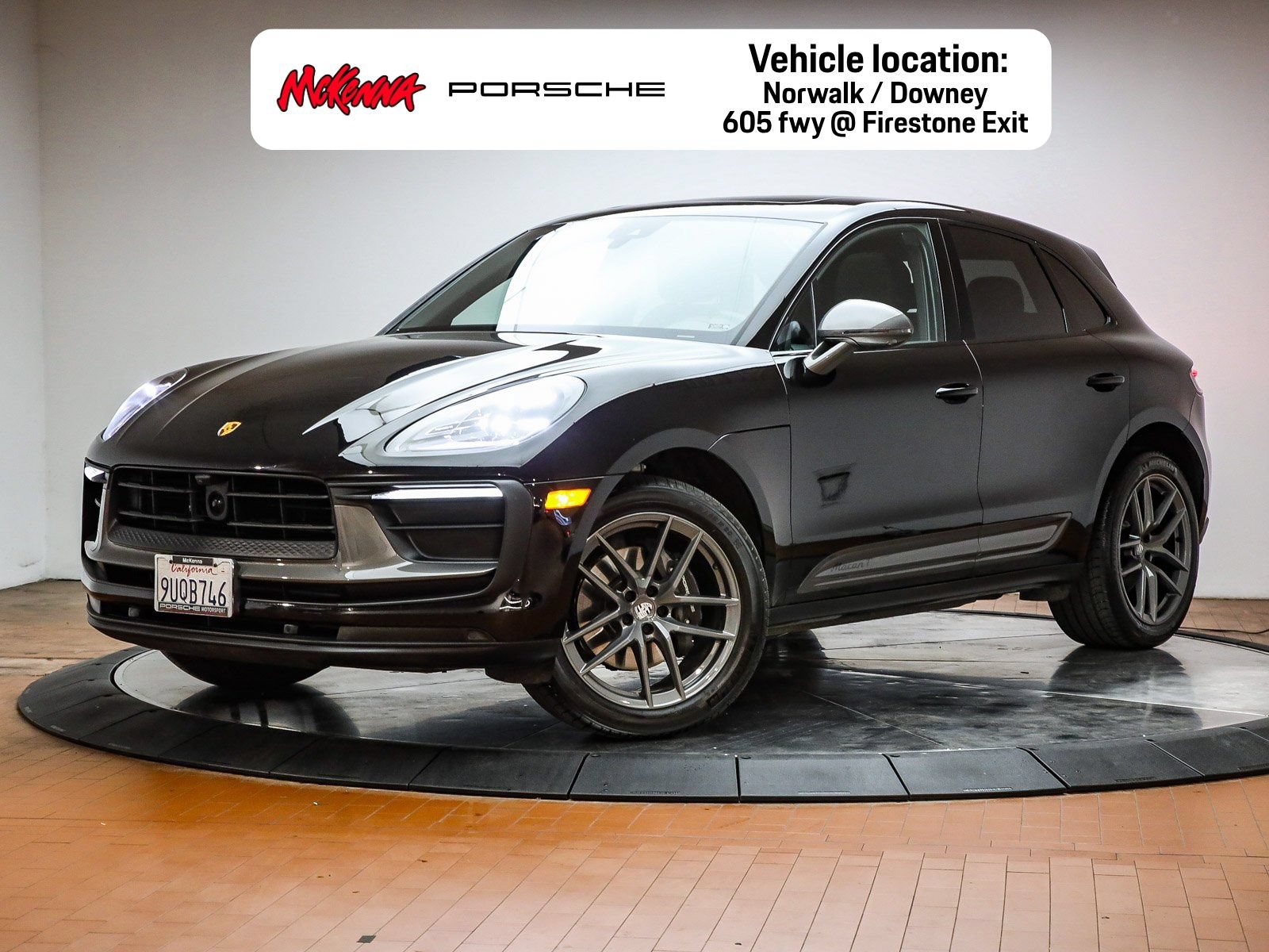 Certified 2025 Porsche Macan Turbo AWD/4WD image 1