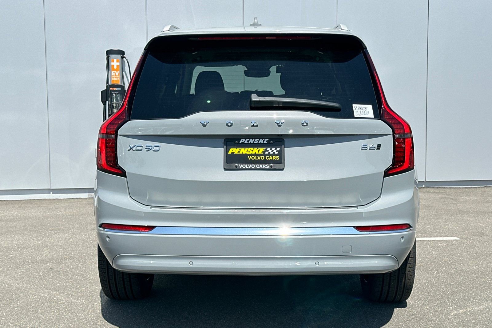 Certified 2025 Volvo XC90 B6 Core w/ Protection Package Premier image 4