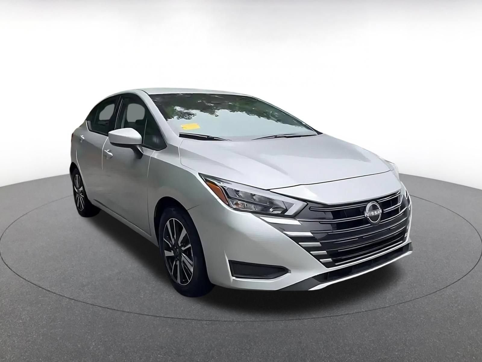 Used 2025 Nissan Versa SV FWD image 3