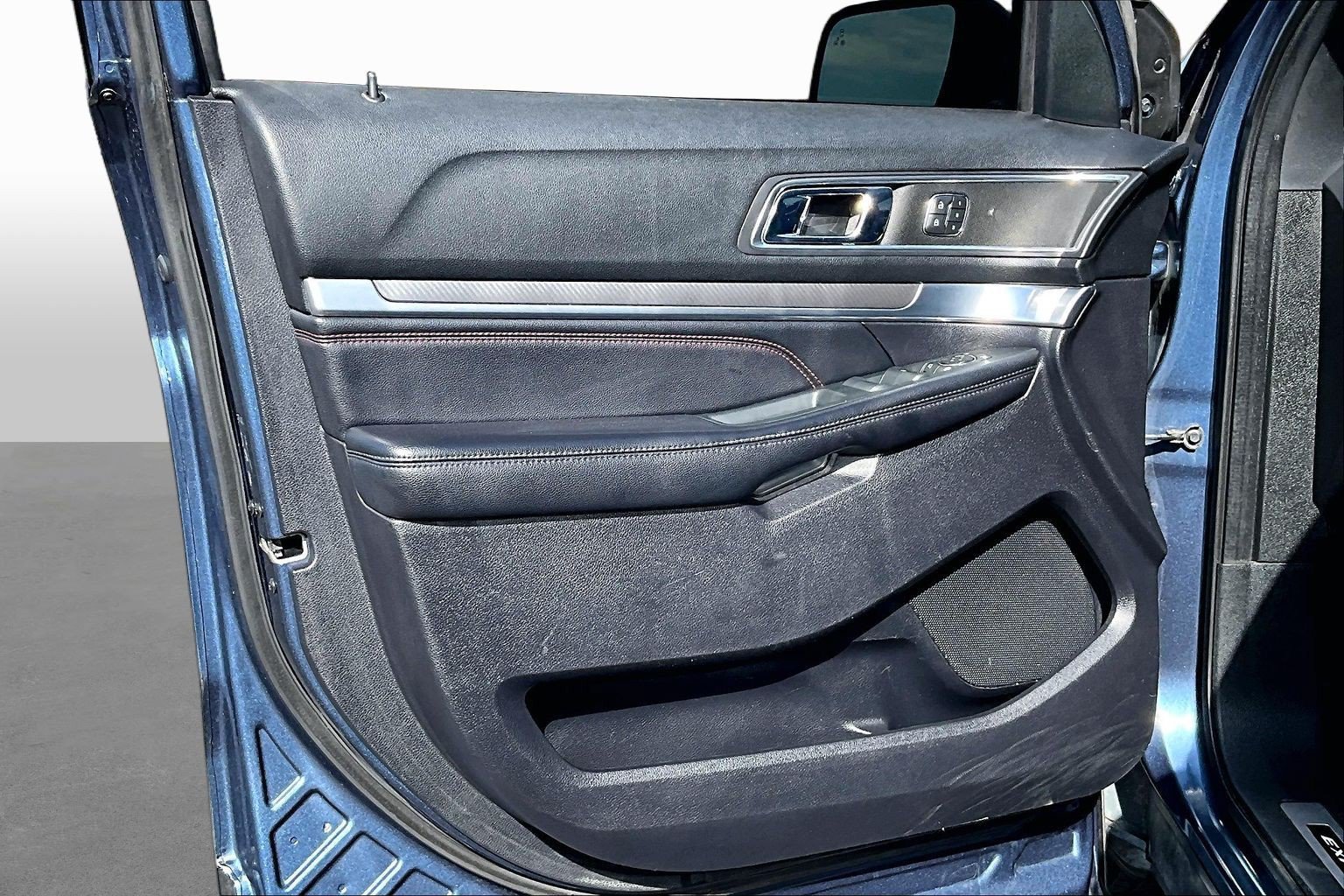 Used 2019 Ford Explorer Sport w/ Equipment Group 401A AWD/4WD image 17