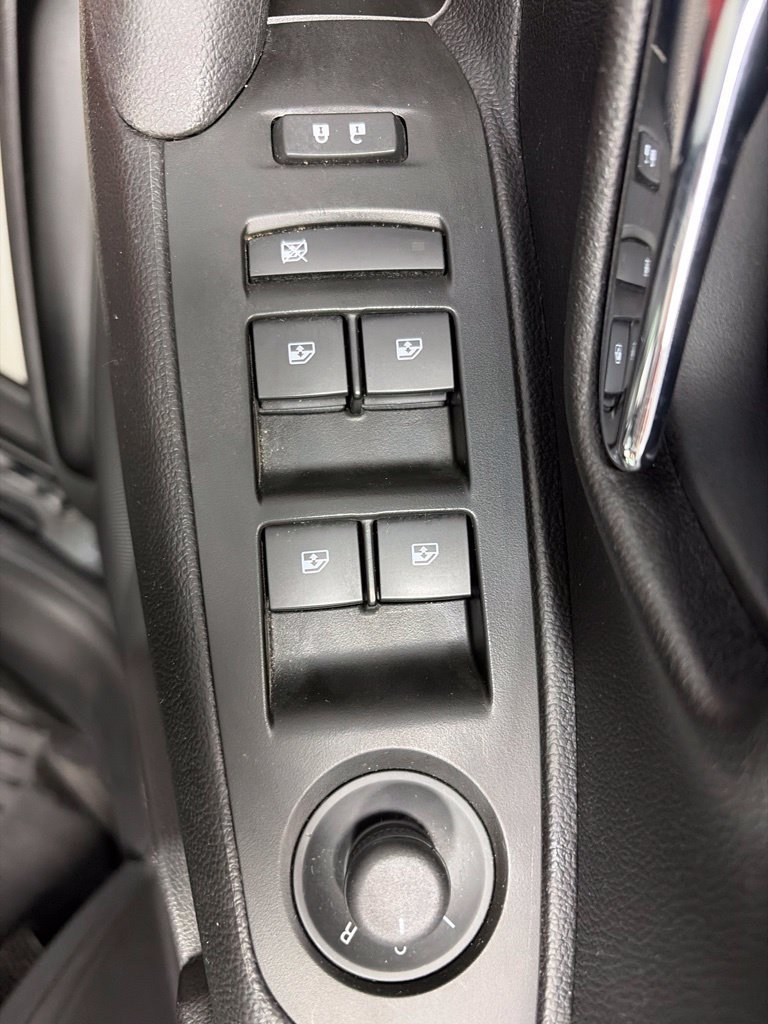 Used 2019 Chevrolet Trax LT w/ LT Convenience Package FWD image 11