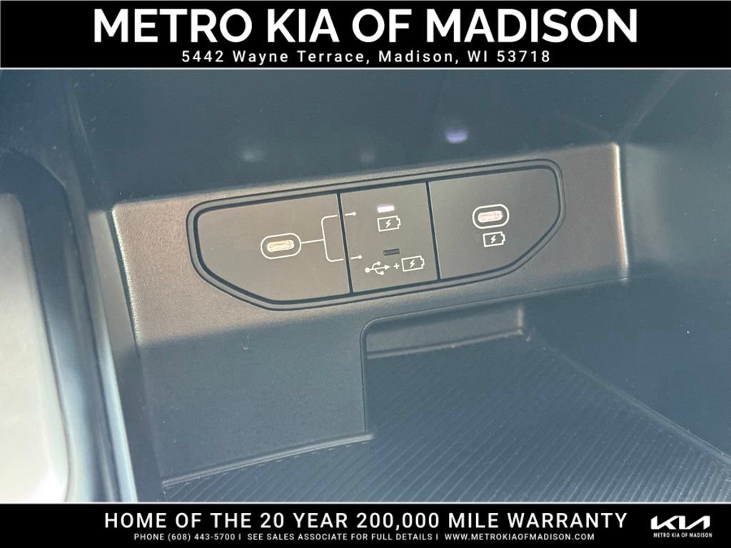 Used 2025 Kia Sorento LX FWD image 23