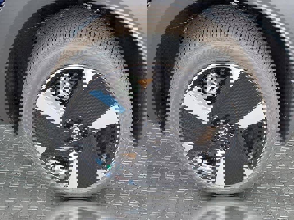 New 2025 Nissan Kicks SR image 34