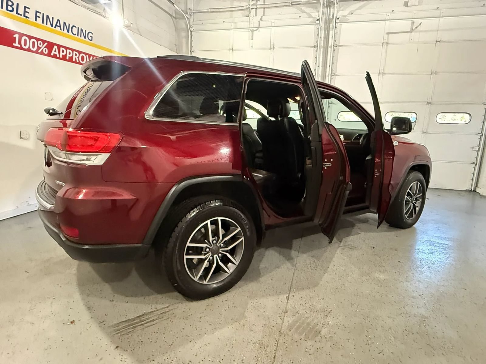 Used 2019 Jeep Grand Cherokee Limited AWD/4WD image 14