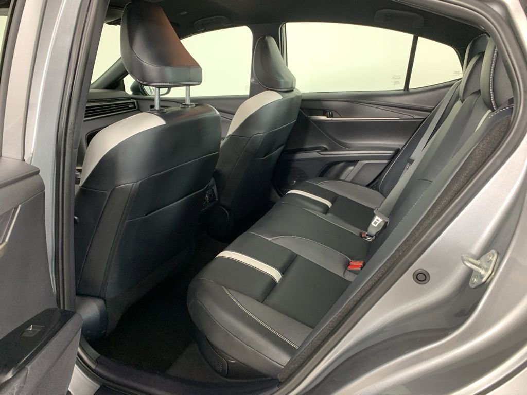 Used 2025 Toyota Camry SE image 32