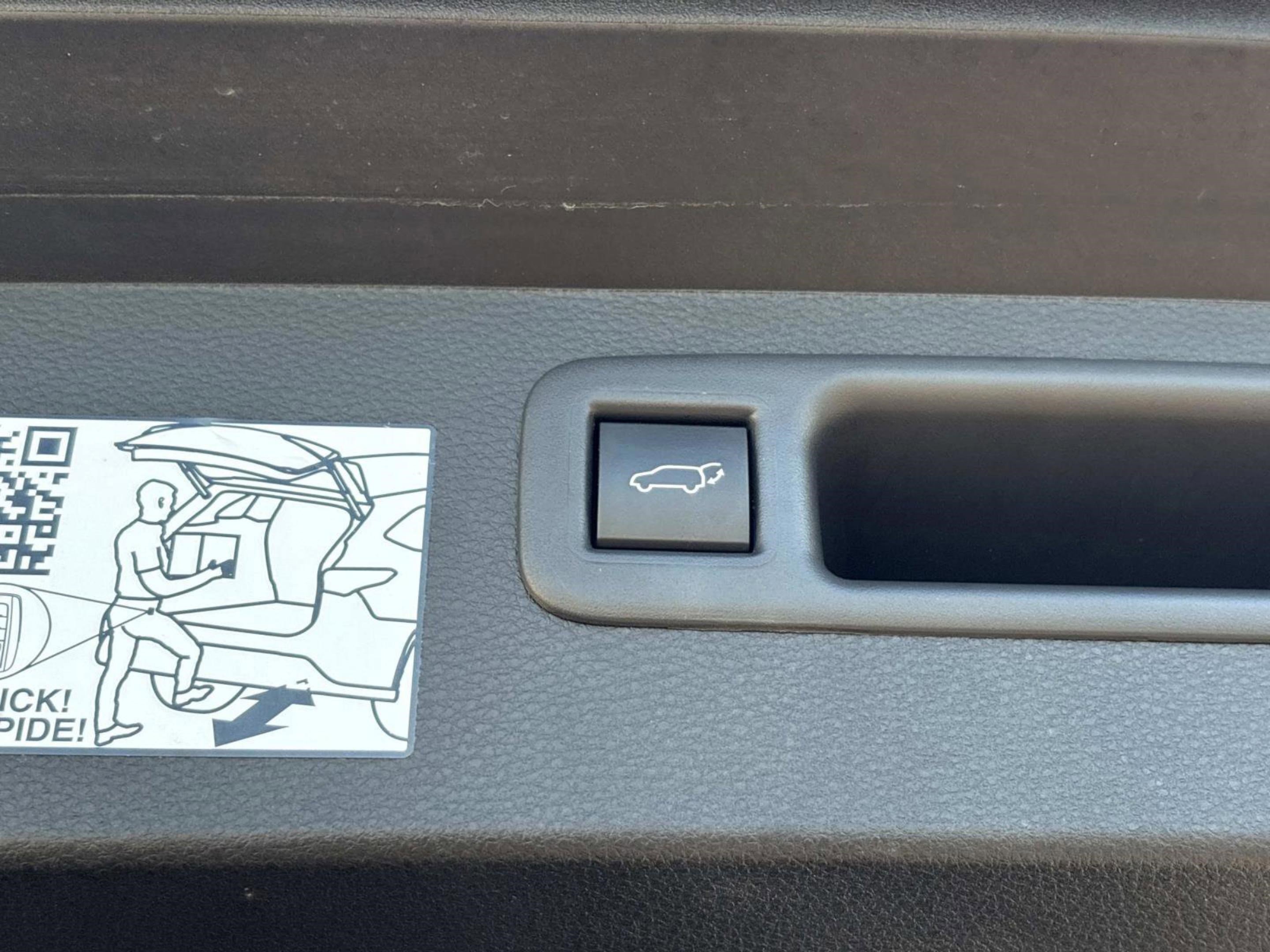 Used 2023 Toyota Highlander Platinum image 15