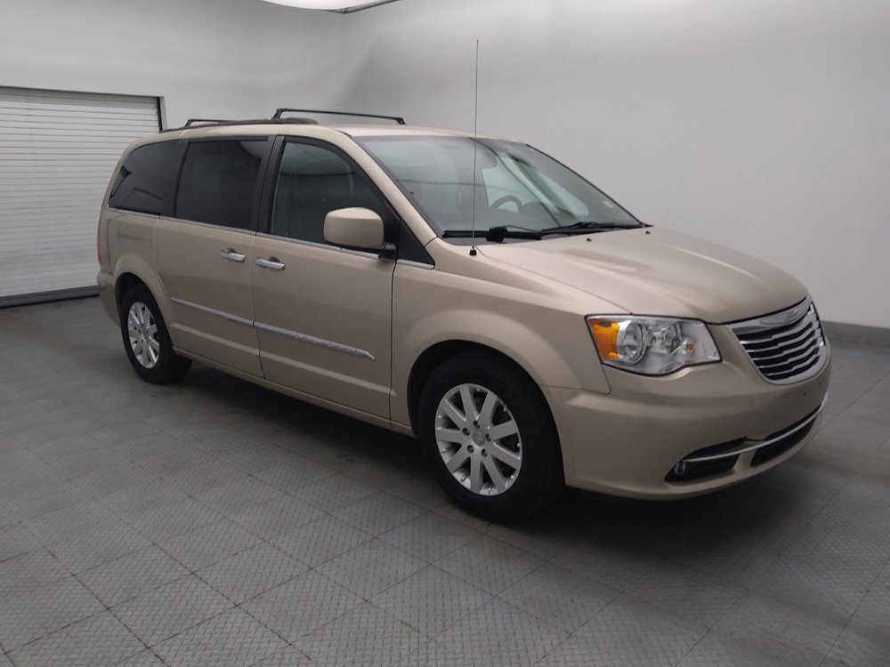 Used 2015 Chrysler Town & Country Touring w/ Driver Convenience Group FWD image 11