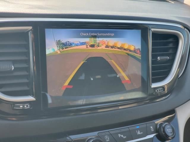 Used 2022 Chrysler Pacifica Touring-L image 27