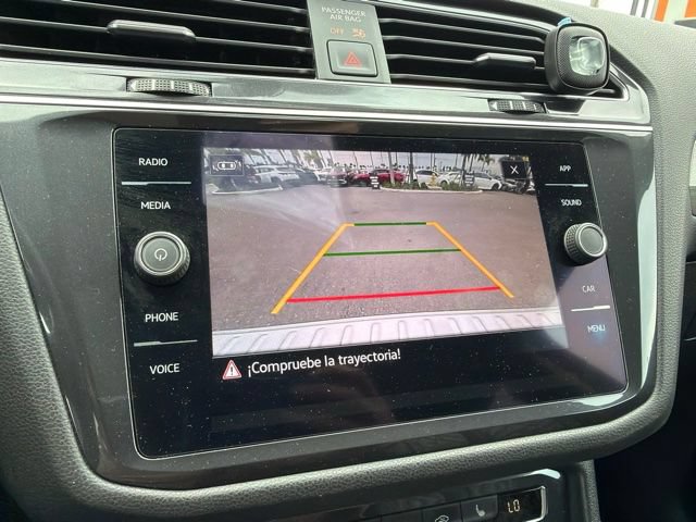 Used 2021 Volkswagen Tiguan SE w/ Panoramic Sunroof Package FWD image 9