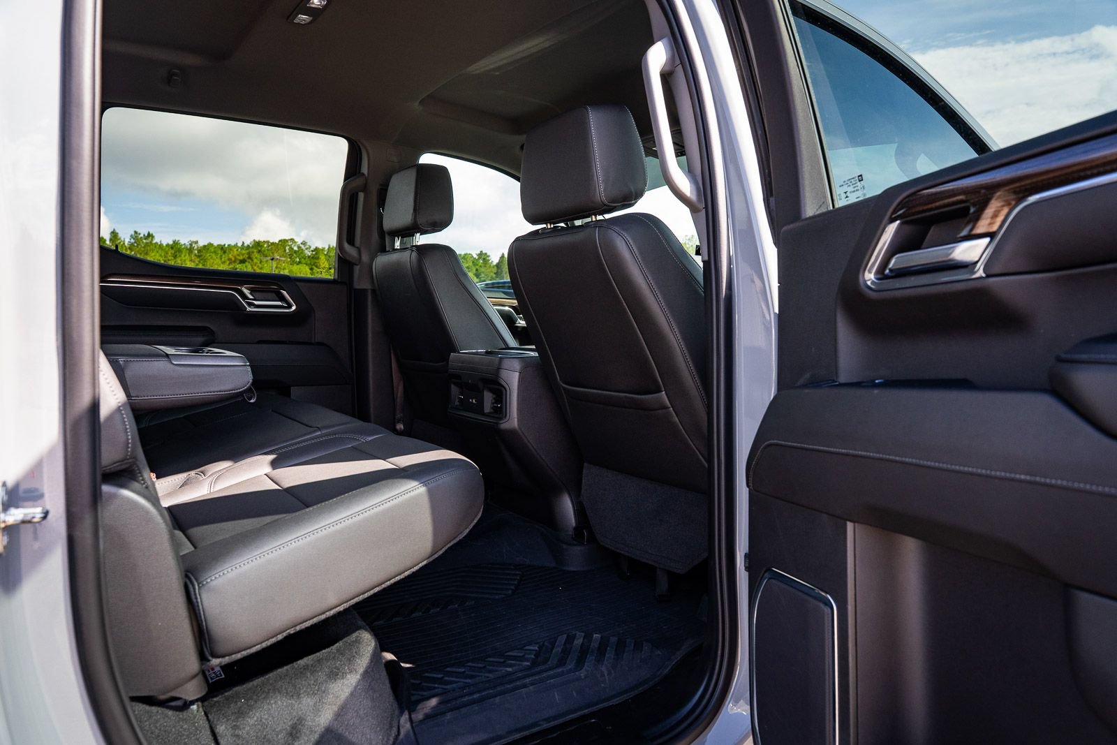 Used 2024 Chevrolet Silverado 1500 LT Trail Boss w/ Convenience Package II AWD/4WD image 13