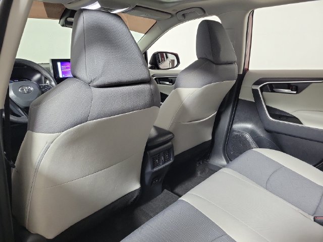 Used 2024 Toyota RAV4 XLE w/ Convenience Package FWD image 11