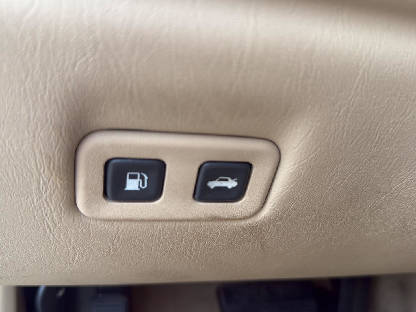 Used 2007 Cadillac XLR RWD image 22