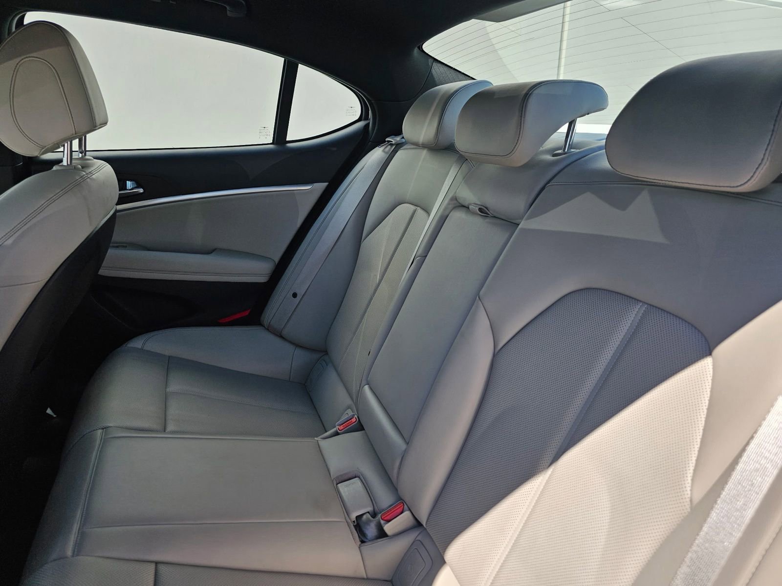 Used 2023 Genesis G70 2.0T image 8