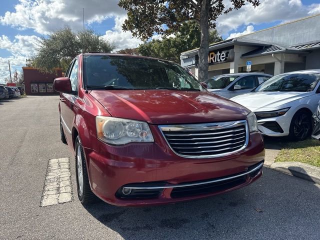 Used 2016 Chrysler Town & Country Touring image 2