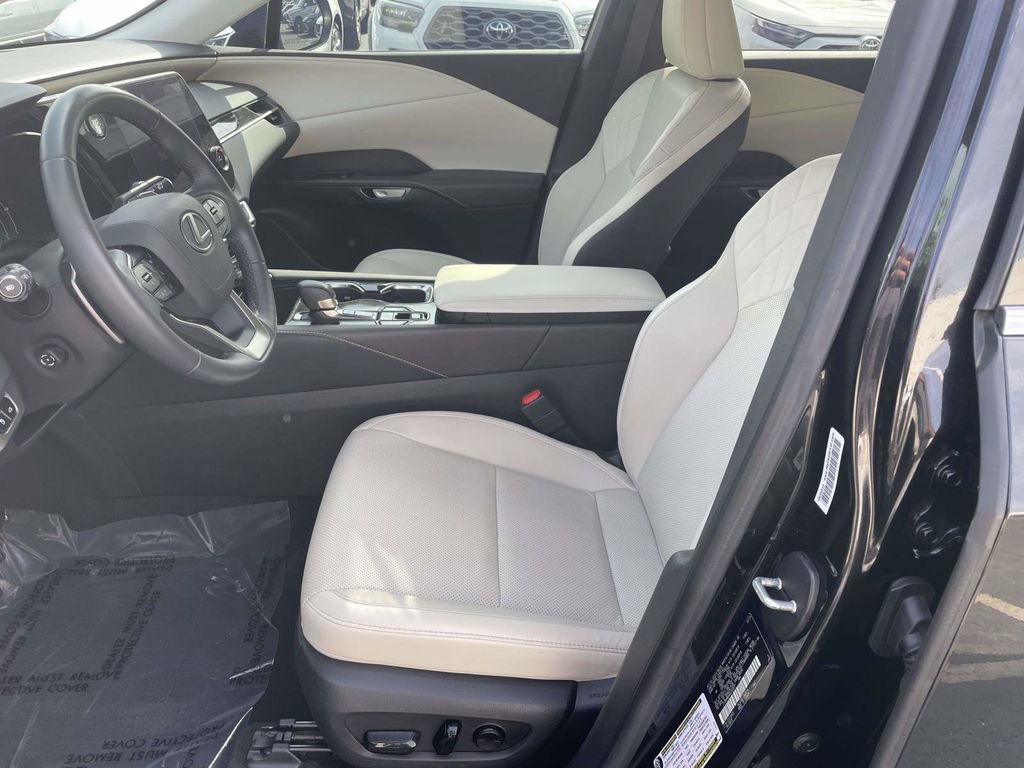 Used 2024 Lexus RX 350 FWD w/ Technology Package image 29