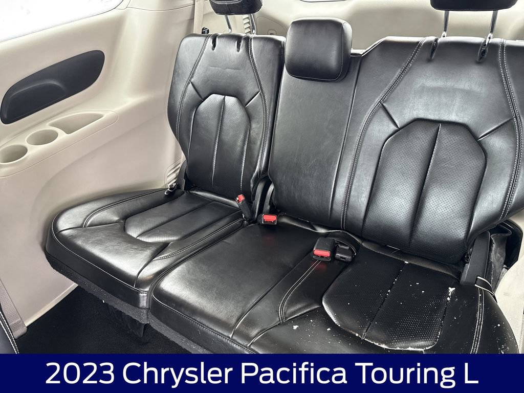 Used 2023 Chrysler Pacifica Touring-L image 16