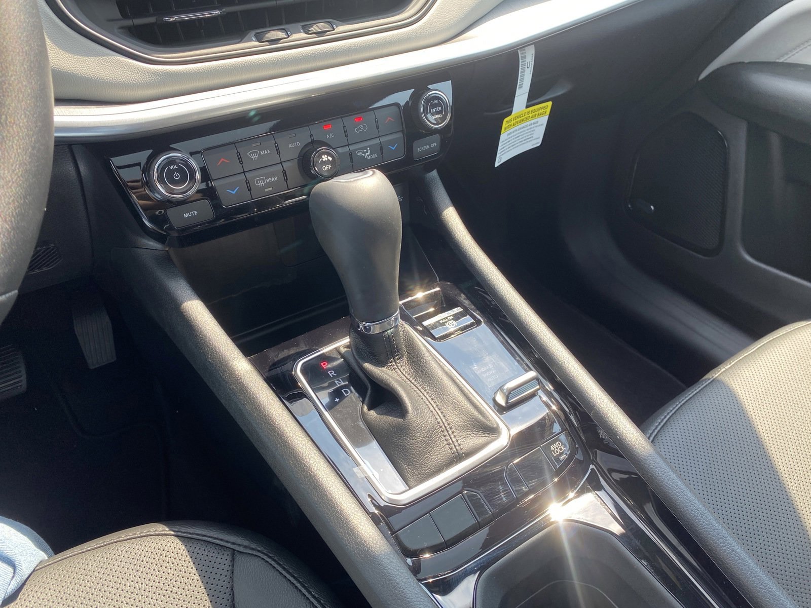 New 2024 Jeep Compass Limited w/ Elite Group image 25