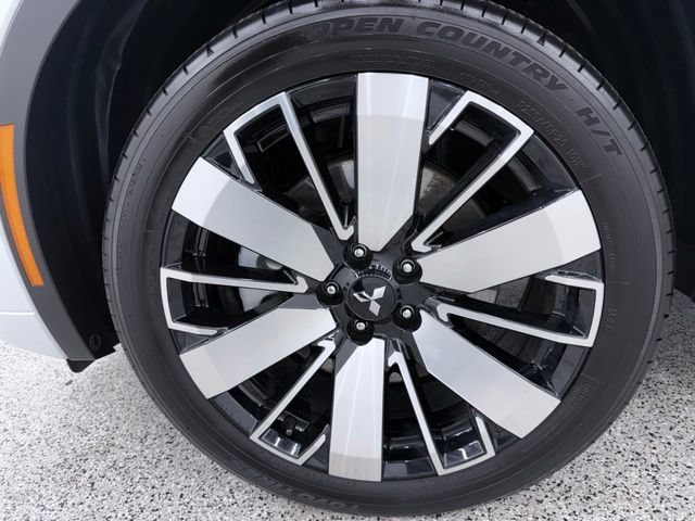 Used 2025 Mitsubishi Outlander SEL AWD/4WD image 13