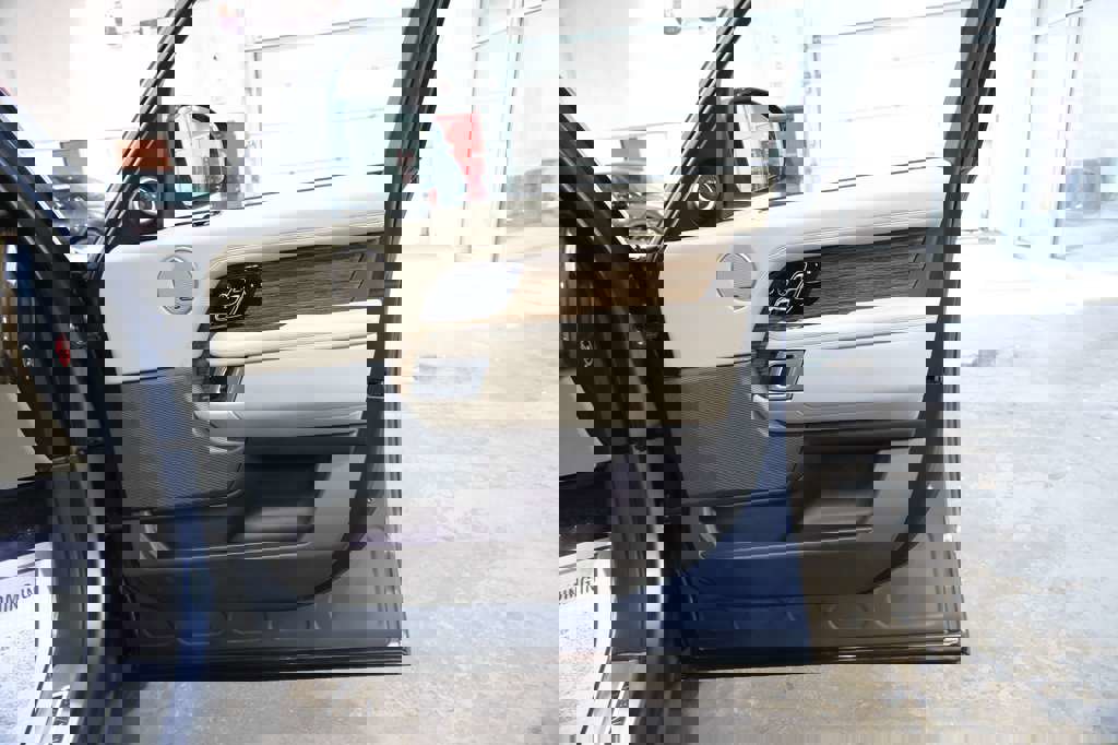 Used 2018 Land Rover Range Rover Long Wheelbase Supercharged image 40