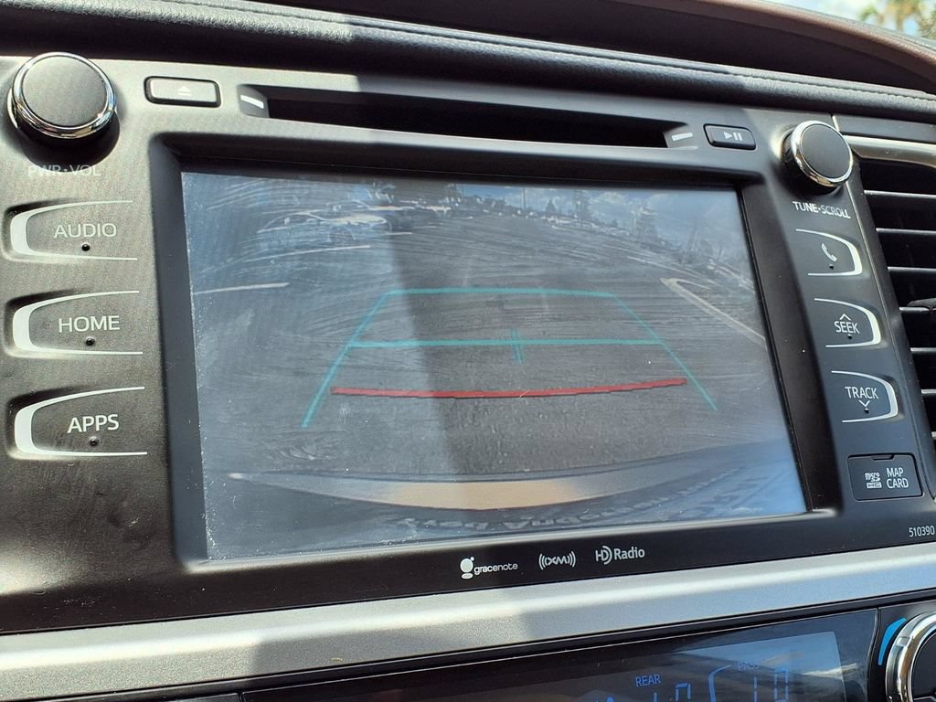 Used 2019 Toyota Highlander XLE FWD image 24