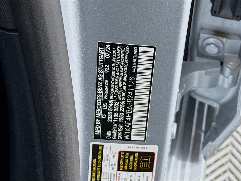 Used 2025 Mercedes-Benz C 300 4MATIC Sedan image 31