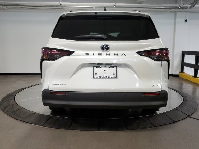 Used 2026 Toyota Sienna XLE AWD/4WD image 7