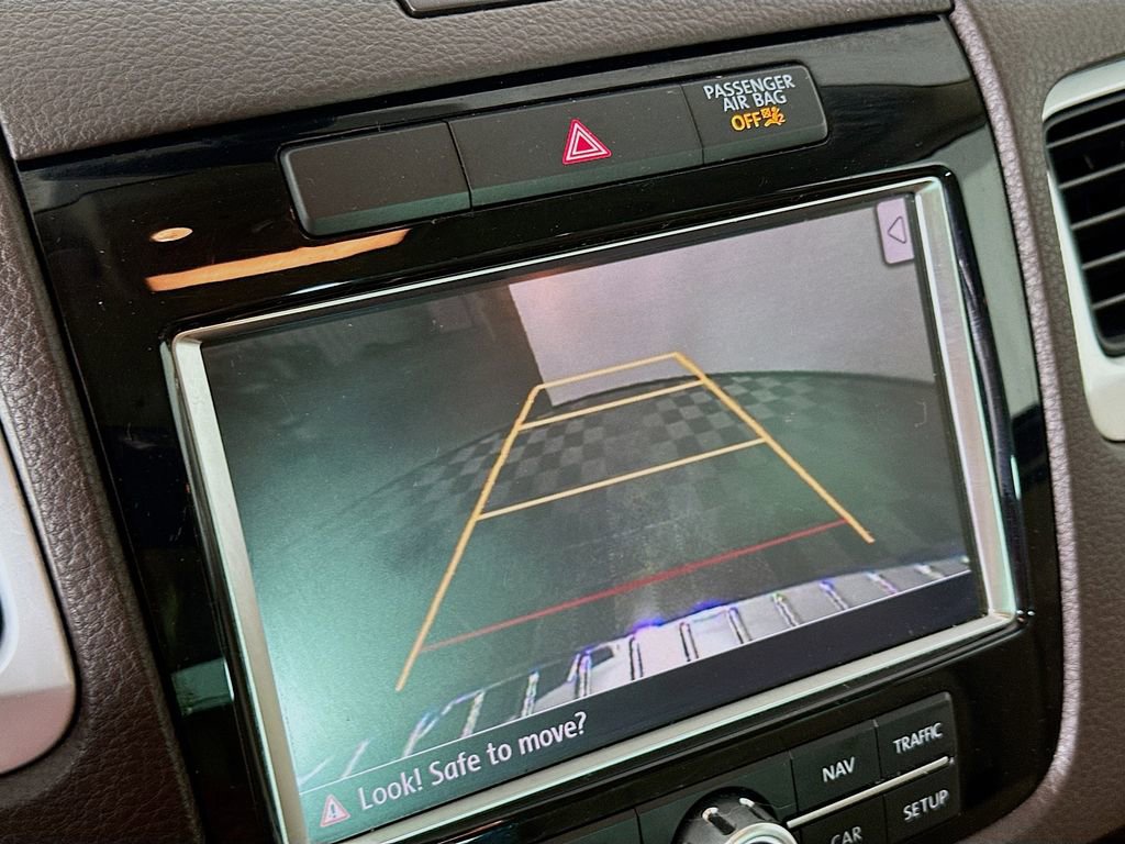 Used 2013 Volkswagen Touareg TDI image 15