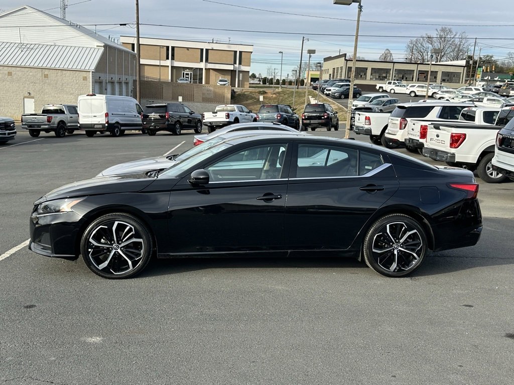 Used 2025 Nissan Altima 2.5 SR image 3