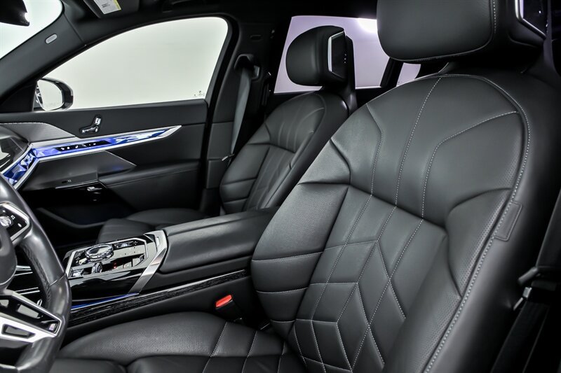 Used 2024 BMW 760i xDrive AWD/4WD image 25