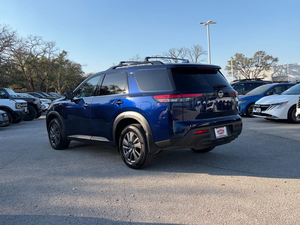Used 2025 Nissan Pathfinder SV image 6